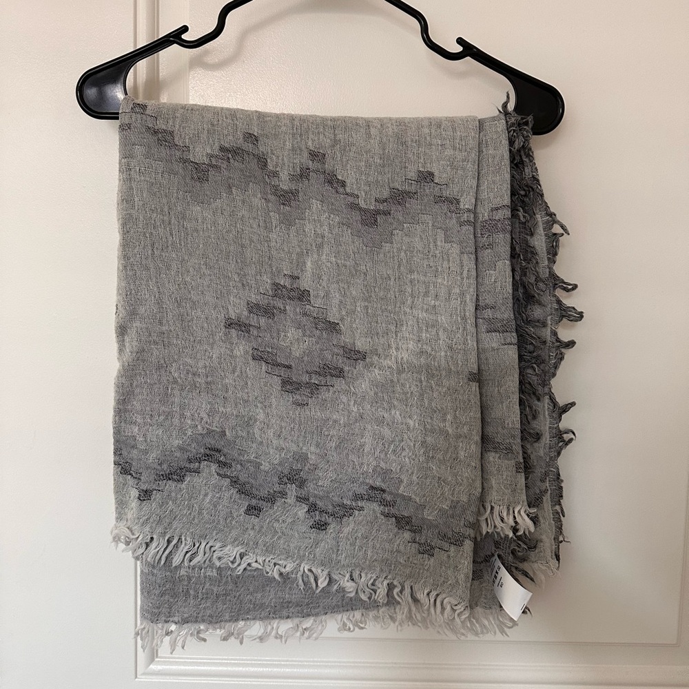Aritzia WilfredFree Diamond Mosaic Scarf in Birch Grey